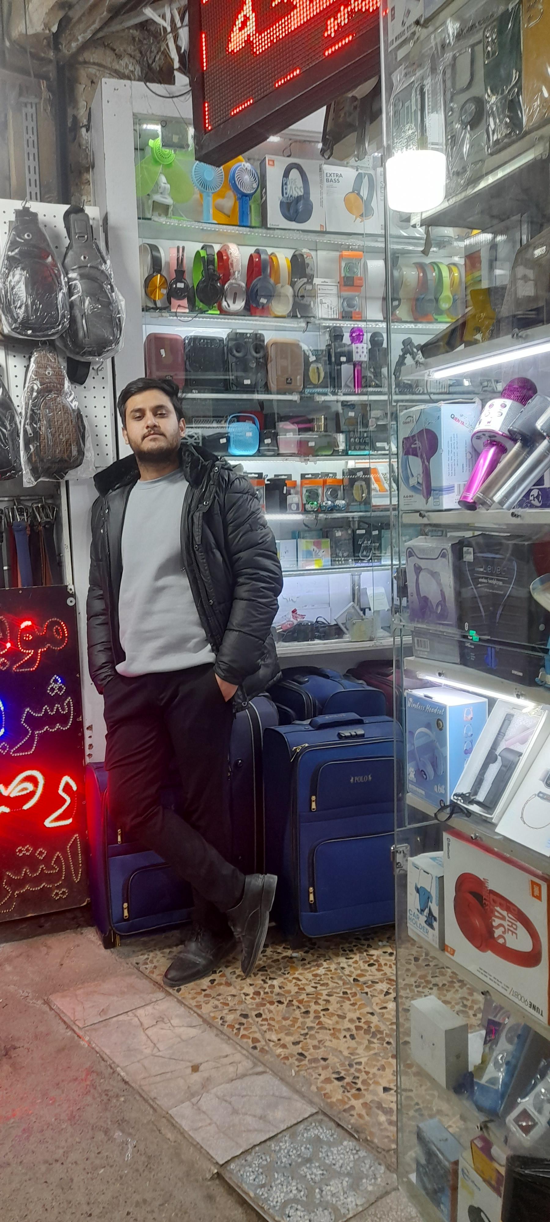 عکس فروشگاه موبایل و لوازم جانبی