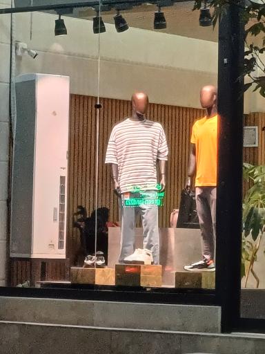 عکس فروشگاه لباس وان ست