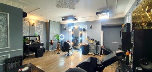 عکس سالن زیبایی و رنگ مو مردانه سعید