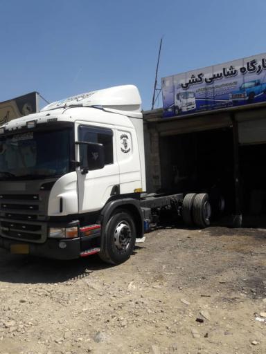 عکس کارگاه شاسی کشی غریب 