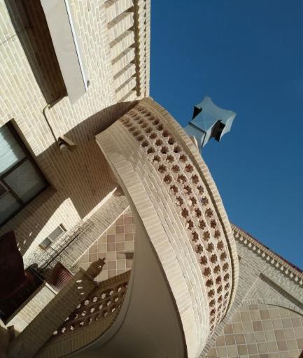 عکس عمارت آقاجون و عزیز