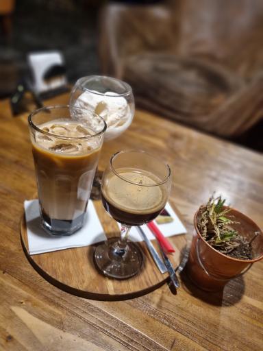 عکس کافه بیلیونرز 