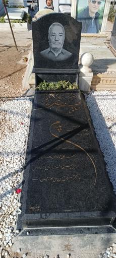 عکس مزار حسین صادقی پری