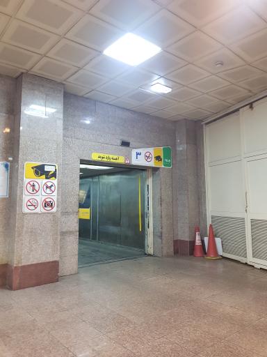 عکس پارکینگ فروشگاه نجم خاورمیانه (هایپر سان)