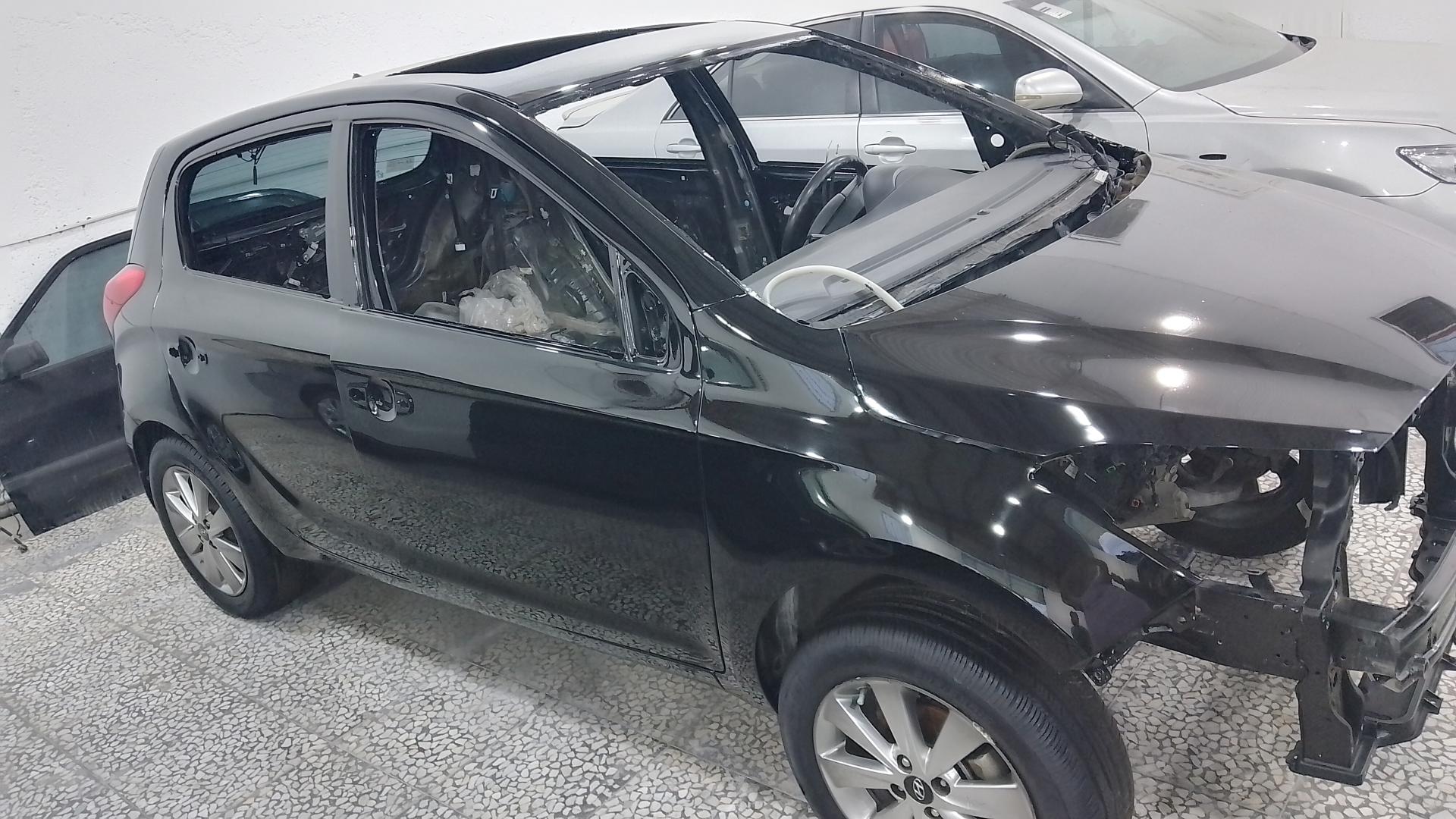 عکس رنگ آمیزی اتومبیل طوطی