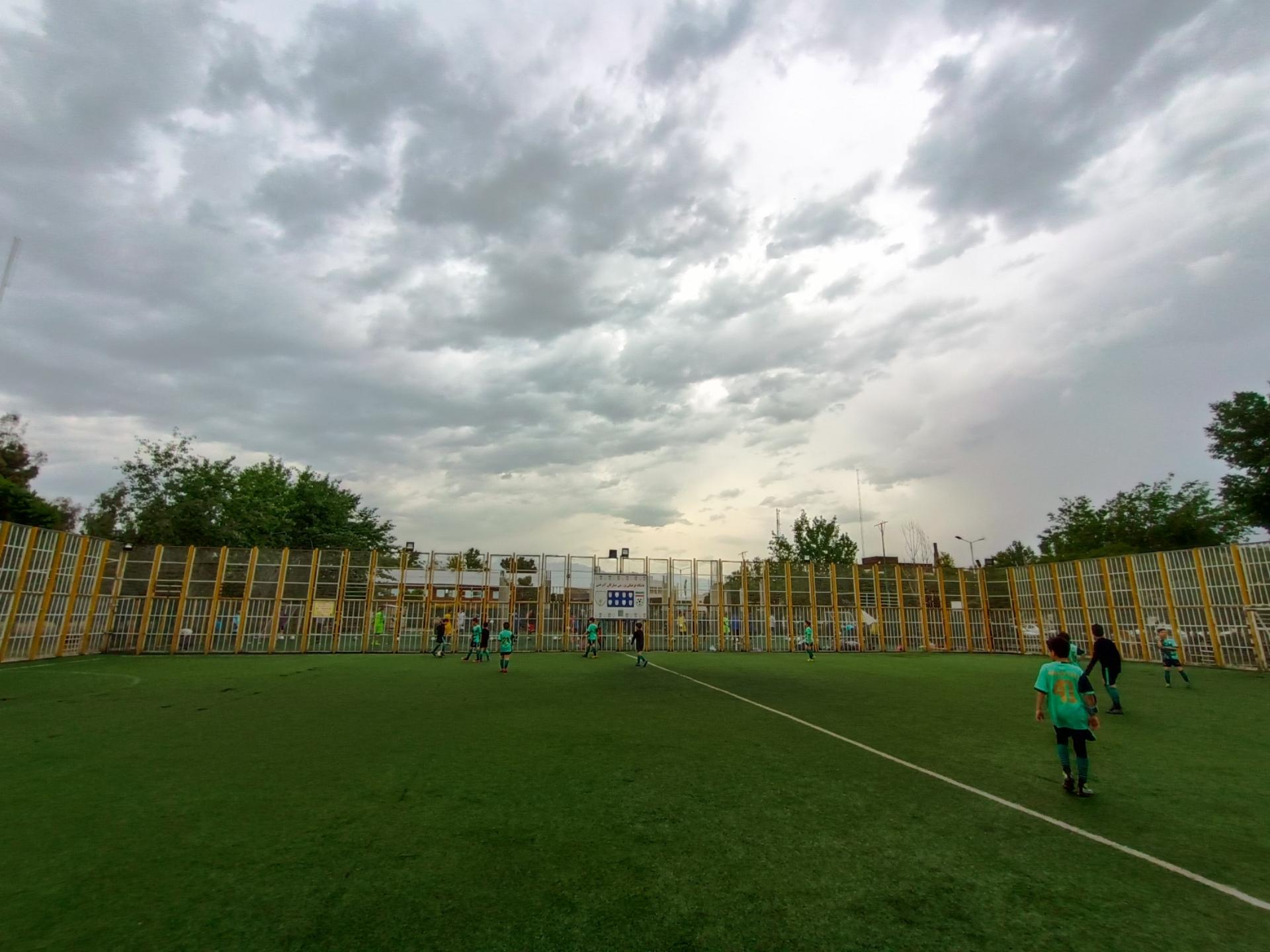 عکس زمین چمن مصنوعی بهمن