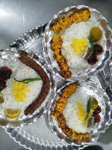عکس تهیه غذای گل محمدی 