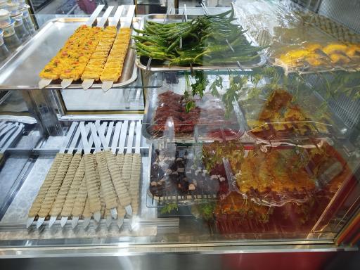 عکس تهیه غذای گل محمدی 