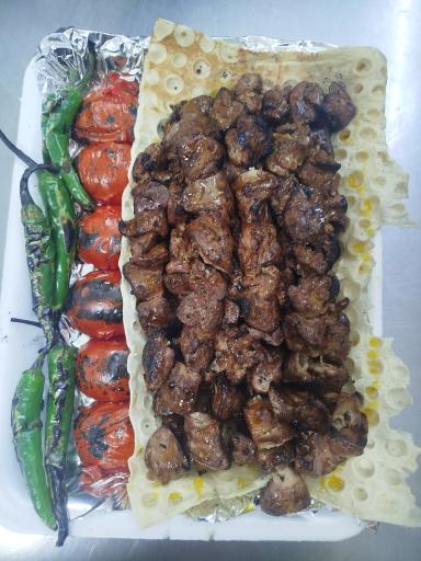 عکس تهیه غذای گل محمدی 