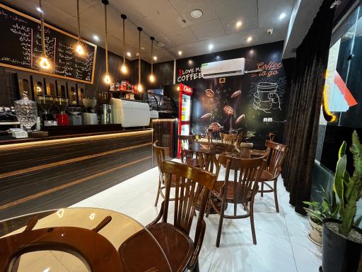 عکس کافه قهوه ایلی