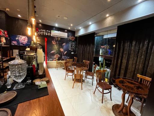 عکس کافه قهوه ایلی