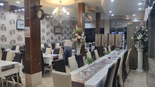 عکس رستوران حاج حسن