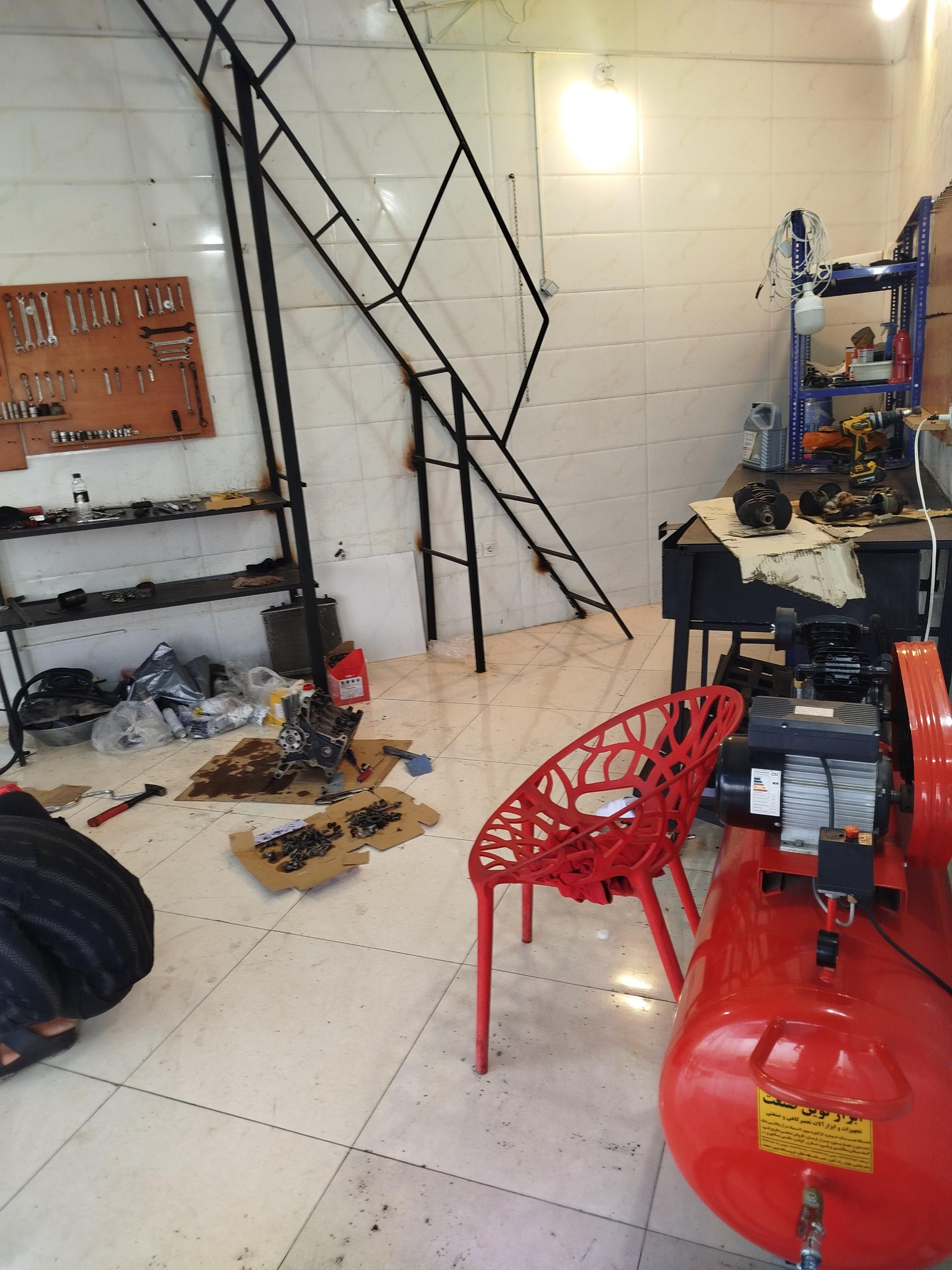 عکس تعمیرگاه مکانیکی و جلوبندی نارگیل