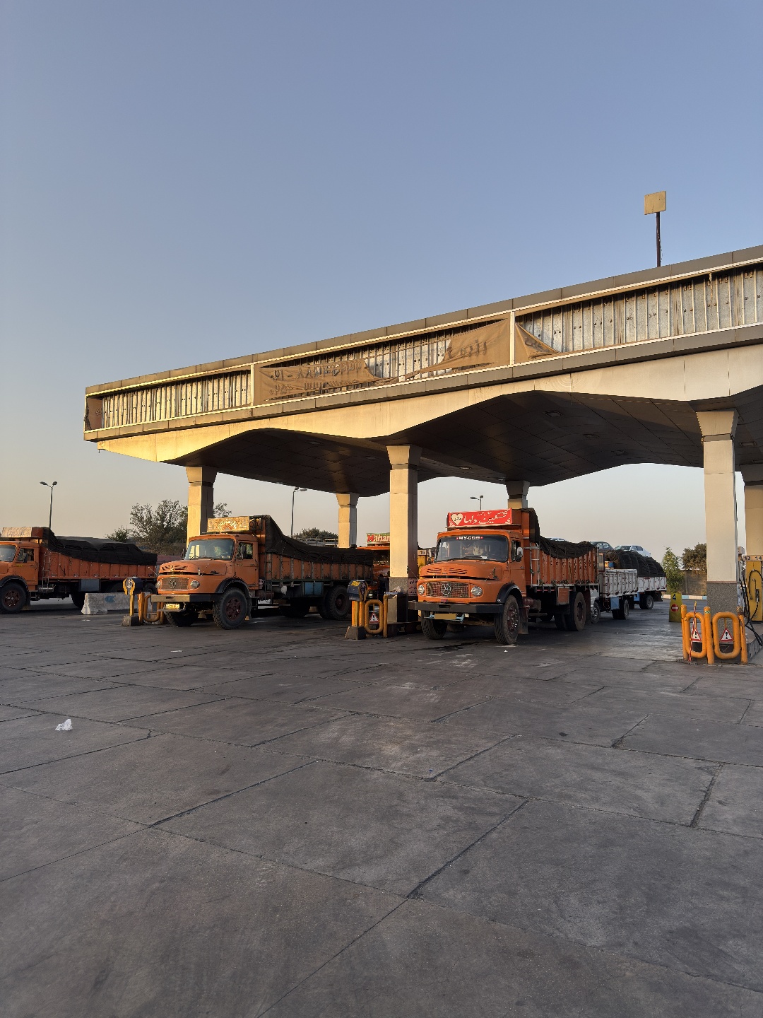 عکس جایگاه سوخت آفتاب غربی 1