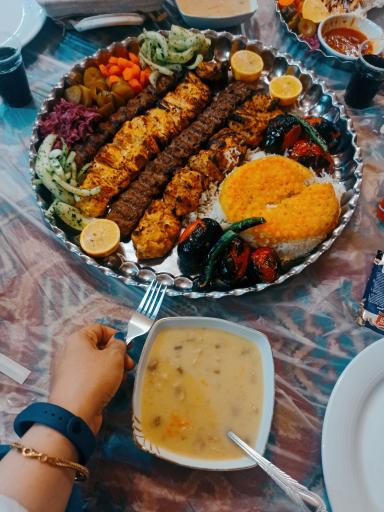 عکس سفره خانه سنتی زعفران