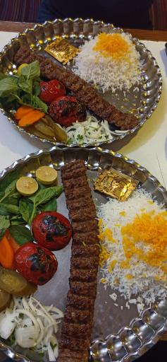 عکس سفره خانه سنتی زعفران