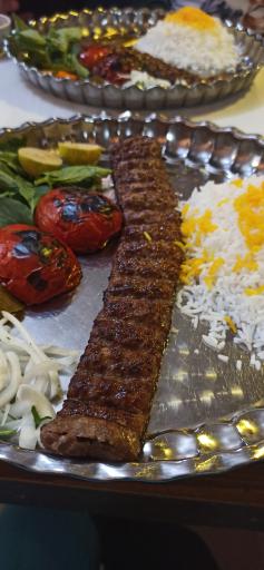 عکس سفره خانه سنتی زعفران