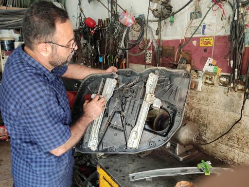 عکس تعمیر گاه قفل و شیشه بالابر خودرو