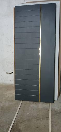 عکس دفتر فروش درب ساختمان فدایی