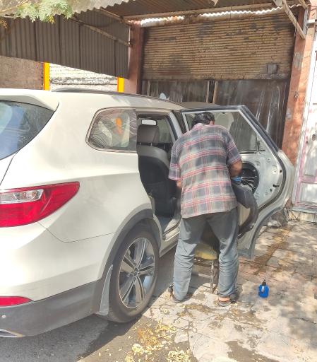 عکس تعمیر گاه قفل و شیشه بالابر خودرو