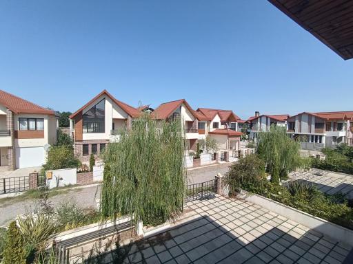 عکس مشاور املاک کوروش 