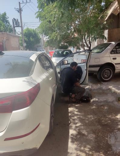 عکس تعمیر گاه قفل و شیشه بالابر خودرو