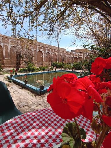 عکس آرامگاه خانوادگی امین التجار مشهدی