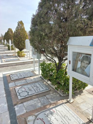 عکس قطعه شهدای مدافع حرم فاطمیون