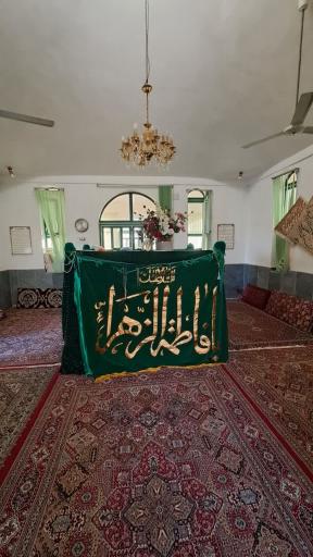 عکس بقعه سیده خانم بالا