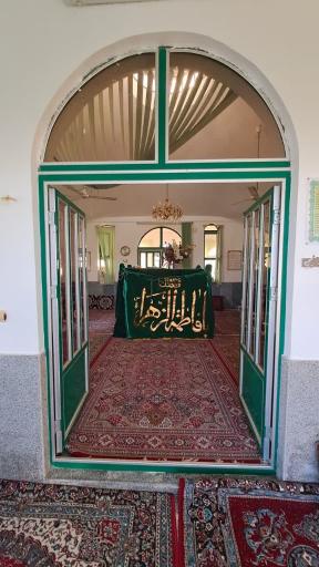 عکس بقعه سیده خانم بالا