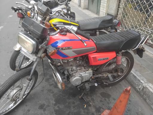 عکس تعمیرکار ناب سیکلت