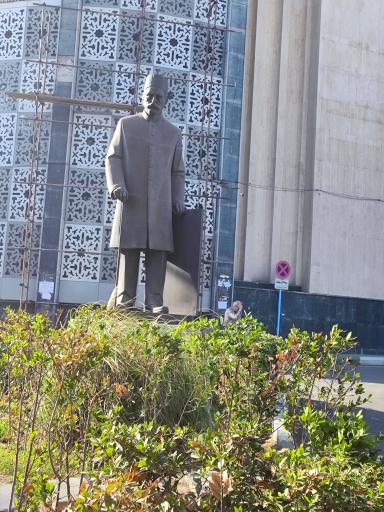 عکس مجسمه کمال الملک 