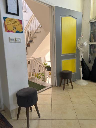 عکس آموزشگاه موسیقی شهر آشوب 