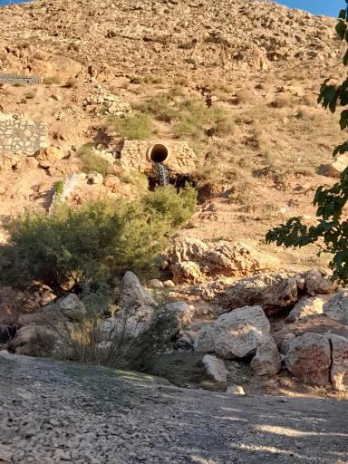 عکس چشمه آب معدنی رابند