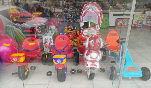 عکس فروشگاه سرزمین اسباب بازی شادی