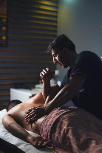 عکس سالن ماساژ حس ناب اصفهان