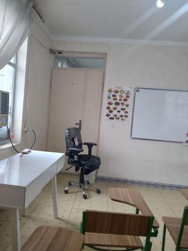 عکس آکادمي زبان نسل آفتاب