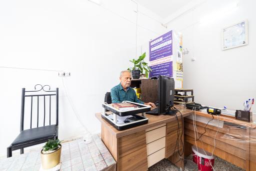 عکس مشاور املاک پدر