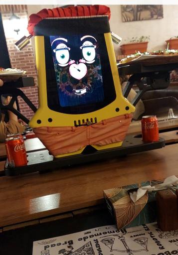 عکس رستوران رباتیک