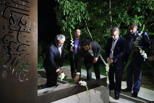 عکس مزار و یادمان شهید گمنام استانداری استان همدان 