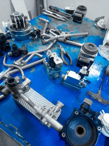 عکس تعمیرات پکیج و کولرگازی مدرن