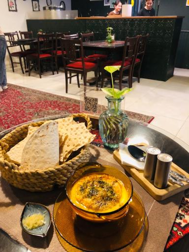 عکس کافه رستوران ریشه