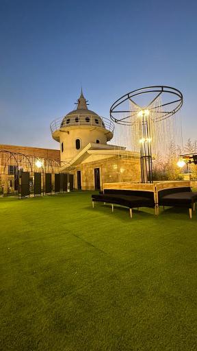 روف گاردن و باغ تالار افق طلایی