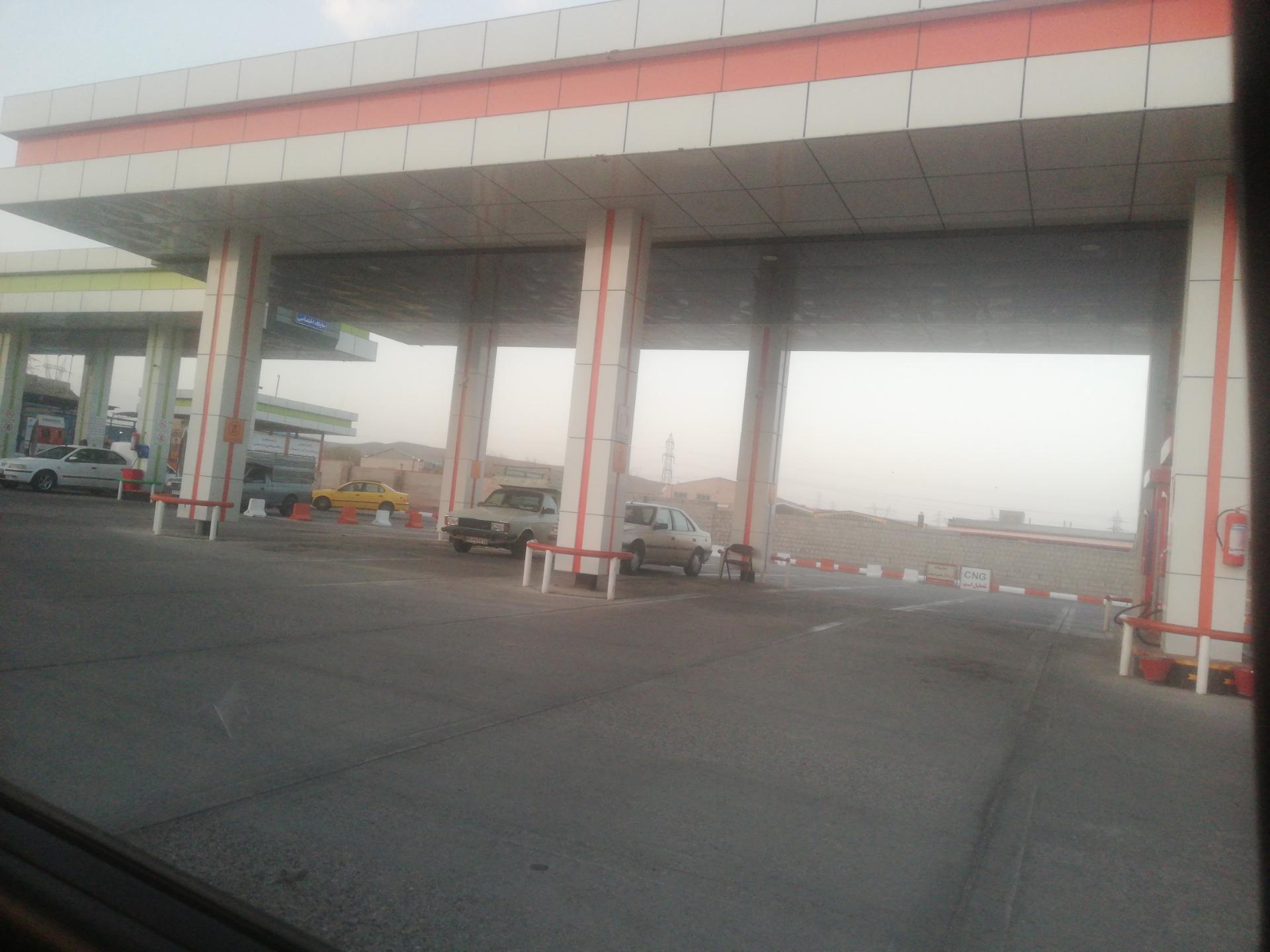 عکس پمپ بنزین آفتاب قائم