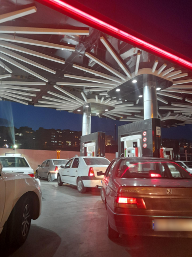 عکس پمپ بنزین نیاوران