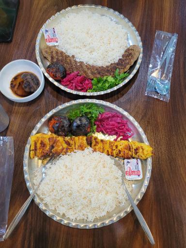 رستوران نمونه جوجه محلی فومن