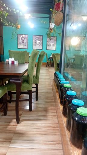 عکس رستوران نمونه جوجه محلی فومن