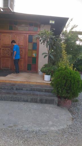 رستوران نمونه جوجه محلی فومن