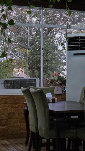 عکس رستوران نمونه جوجه محلی فومن