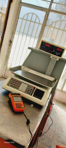 عکس مرغ فروشی پر طلایی